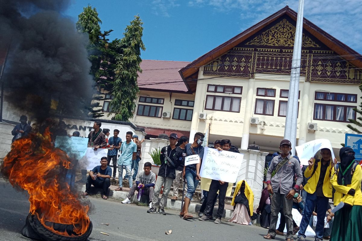 Peringati May Day, mahasiswa minta pemerintah hapus sistem kerja outsourching