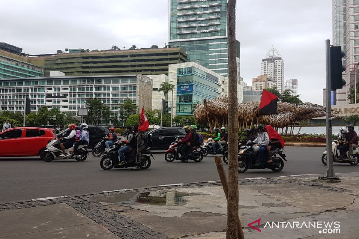 Hari Buruh Sedunia, arus lalu-lintas sekitar bundaran HI masih lancar