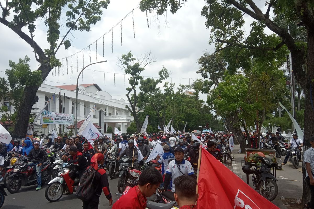 Perayaan May Day di Sumut, buruh gelar aksi di kantor gubernur