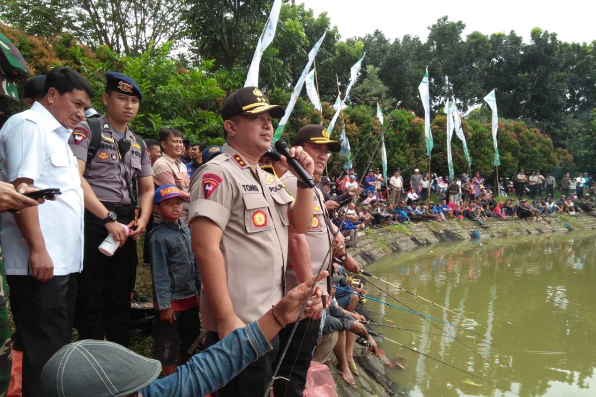 Kapolda Banten mengapresiasi ribuan buruh gelar lomba mancing ikan