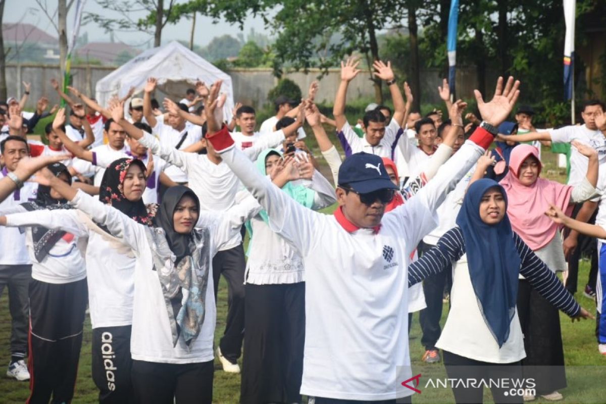 Buruh diajak tingkatkan dedikasi, jangan tuntut hak saja