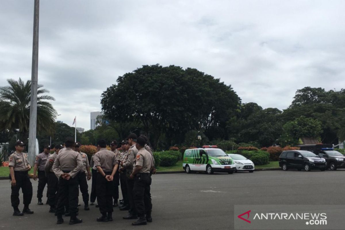 Massa aksi buruh belum bisa masuk kawasan Istana Merdeka