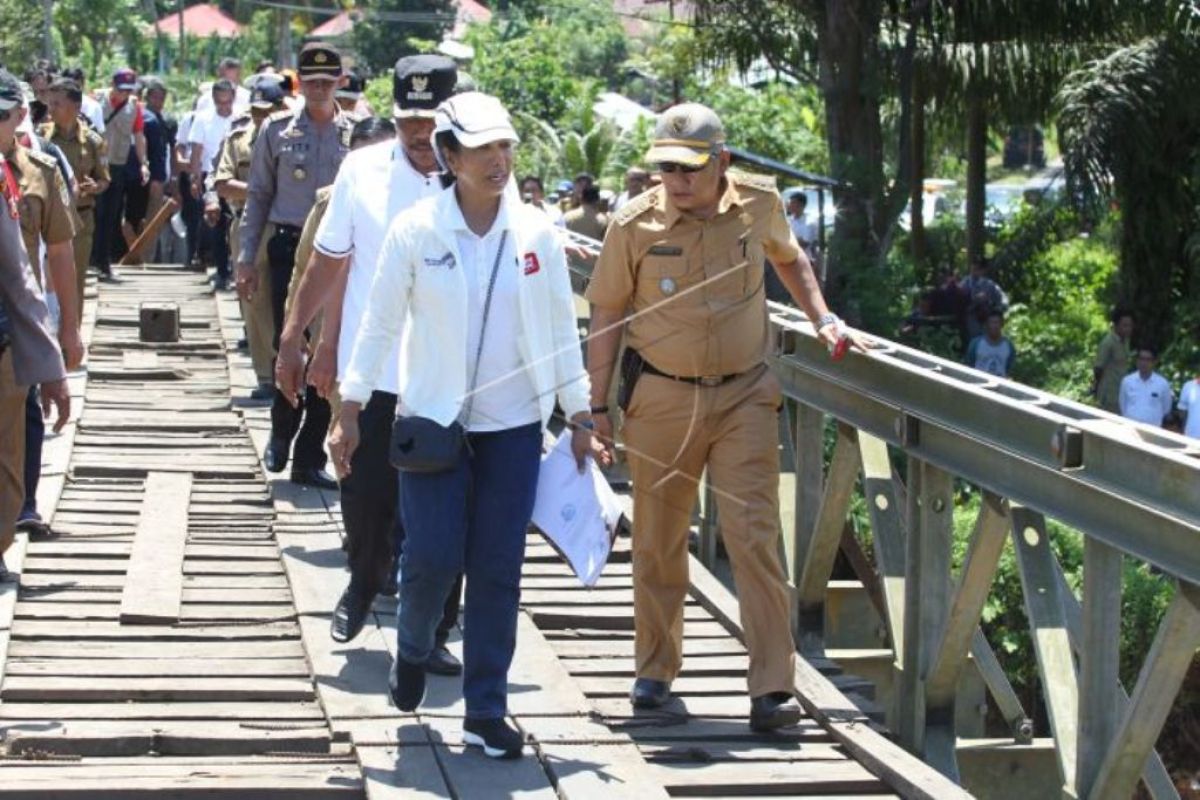 Menteri BUMN tinjau lokasi banjir Bengkulu