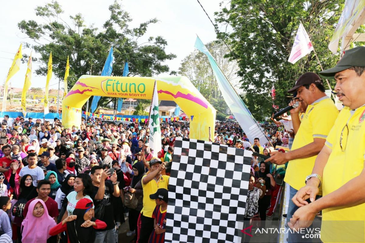 Ribuan buruh ikuti jalan sehat peringati 