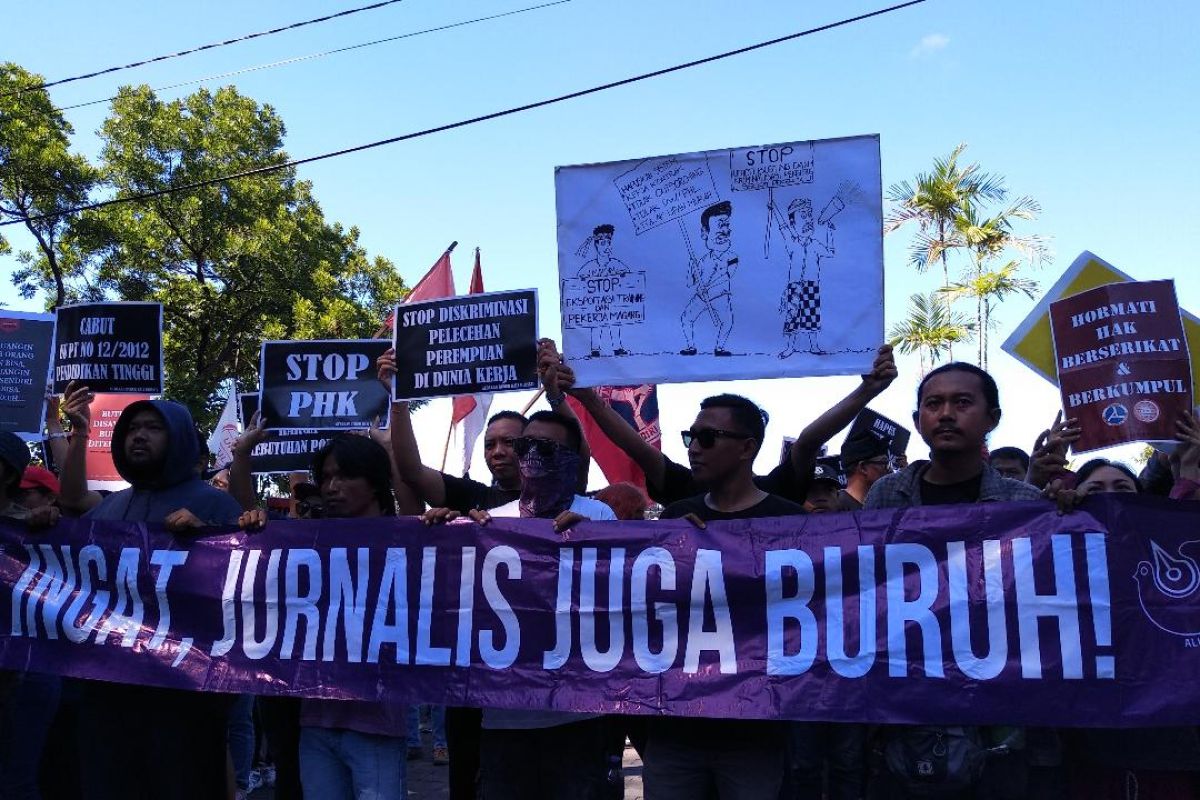 Pekerja Bali tuntut perda perlindungan pekerja lokal (video)