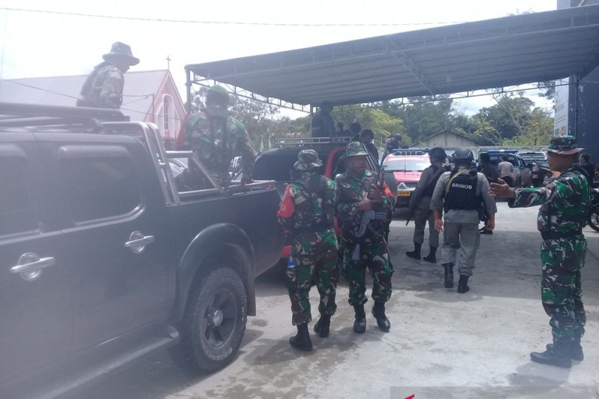 Tim jemput paksa logistik pemilu mulai turun ke distrik