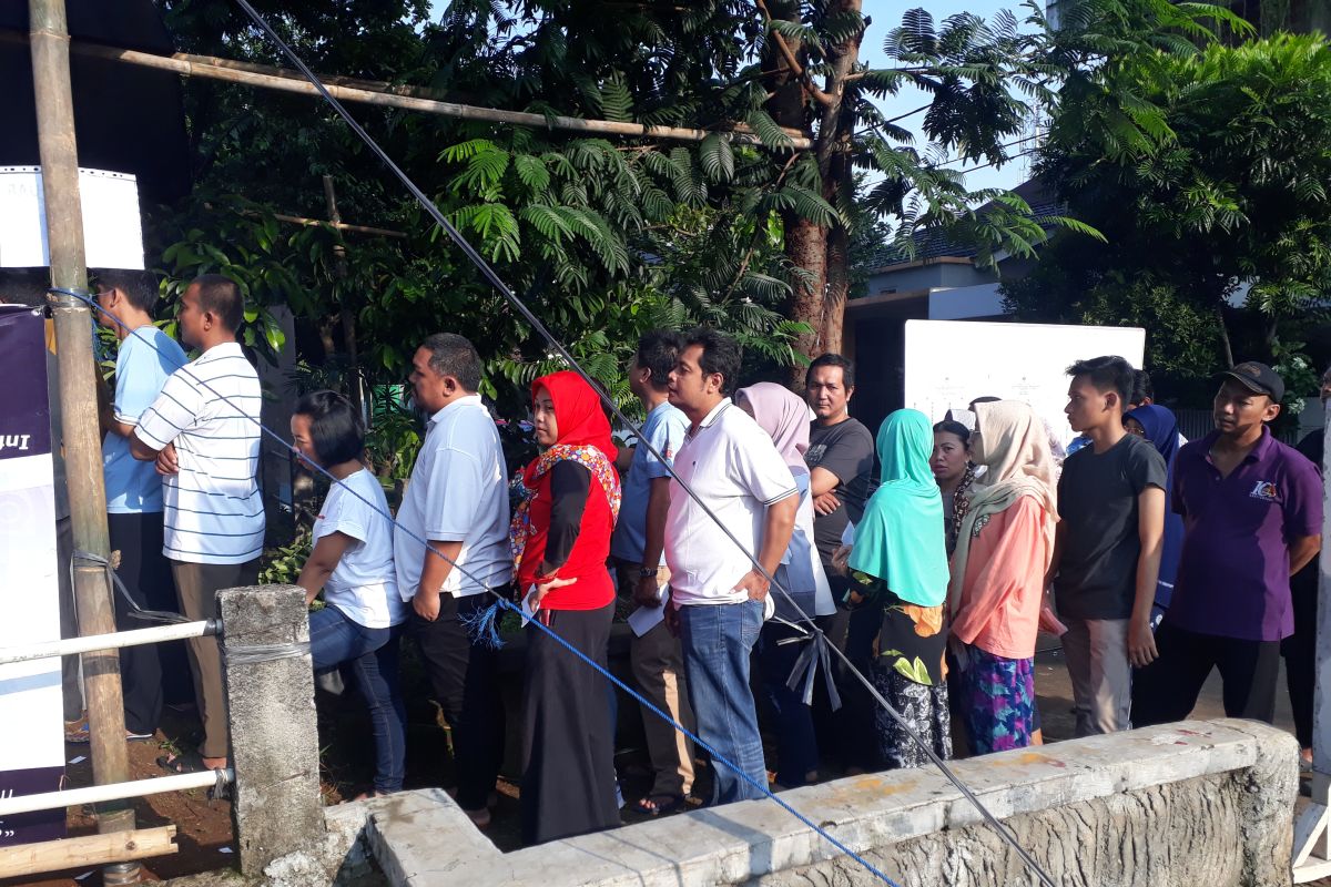 Warga Depok mengajak semua pihak tunggu penghitungan KPU