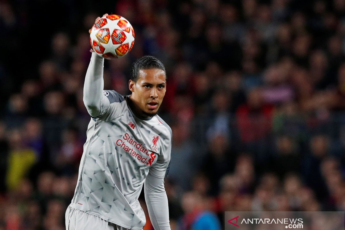 Bek Liverpool Van Dijk menyanjung Messi