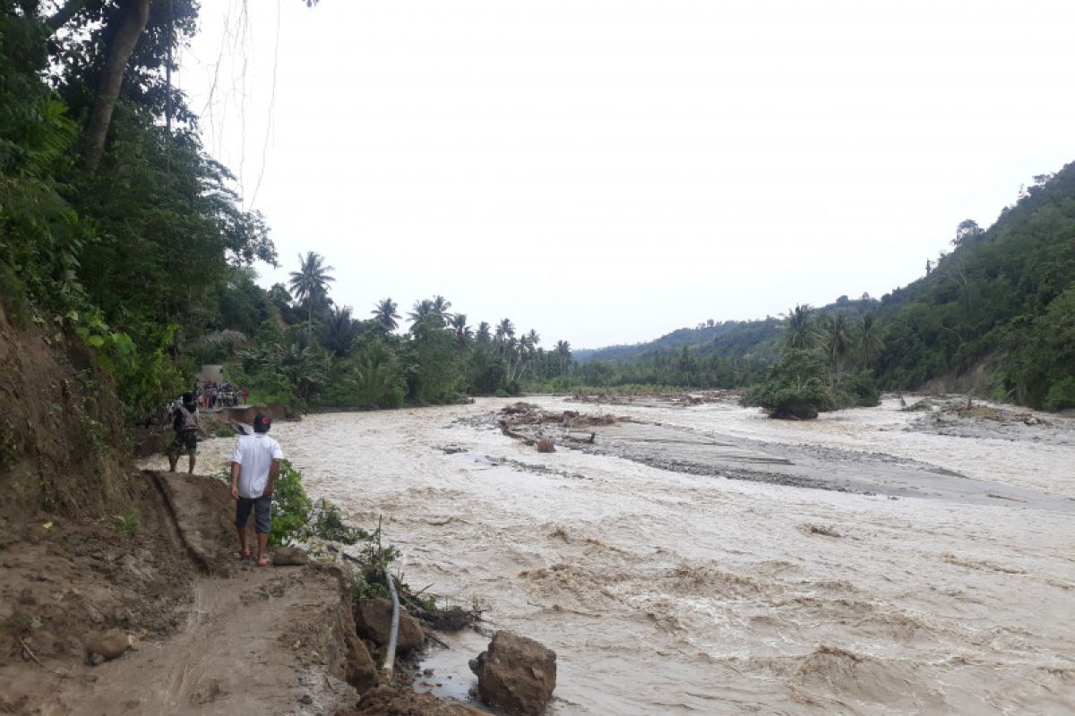 Jalur darat Palu-Kulawi kembali putus diterjang banjir