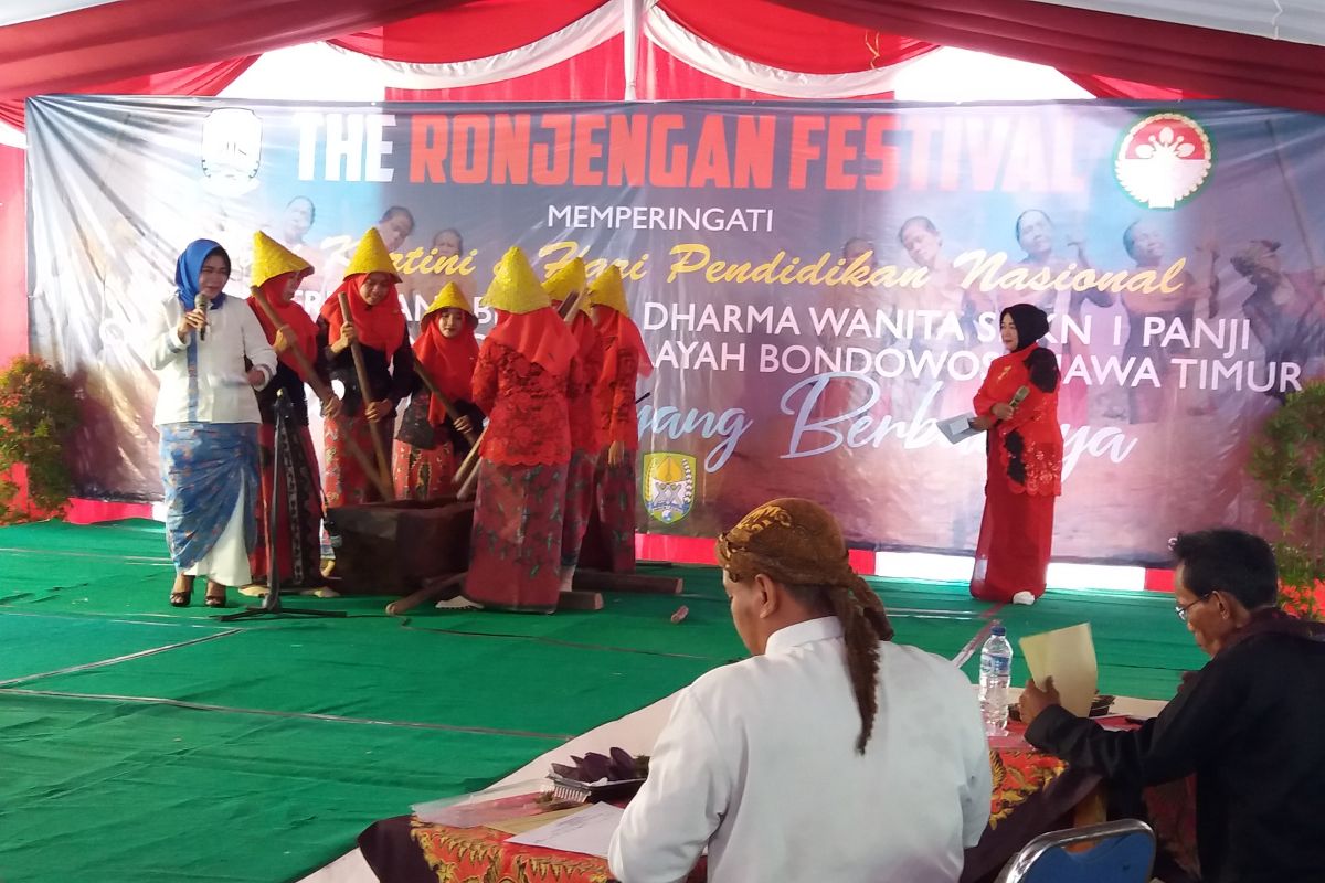 Peringati Hardiknas, SMK Situbondo gelar festival ronjhengan (Video)