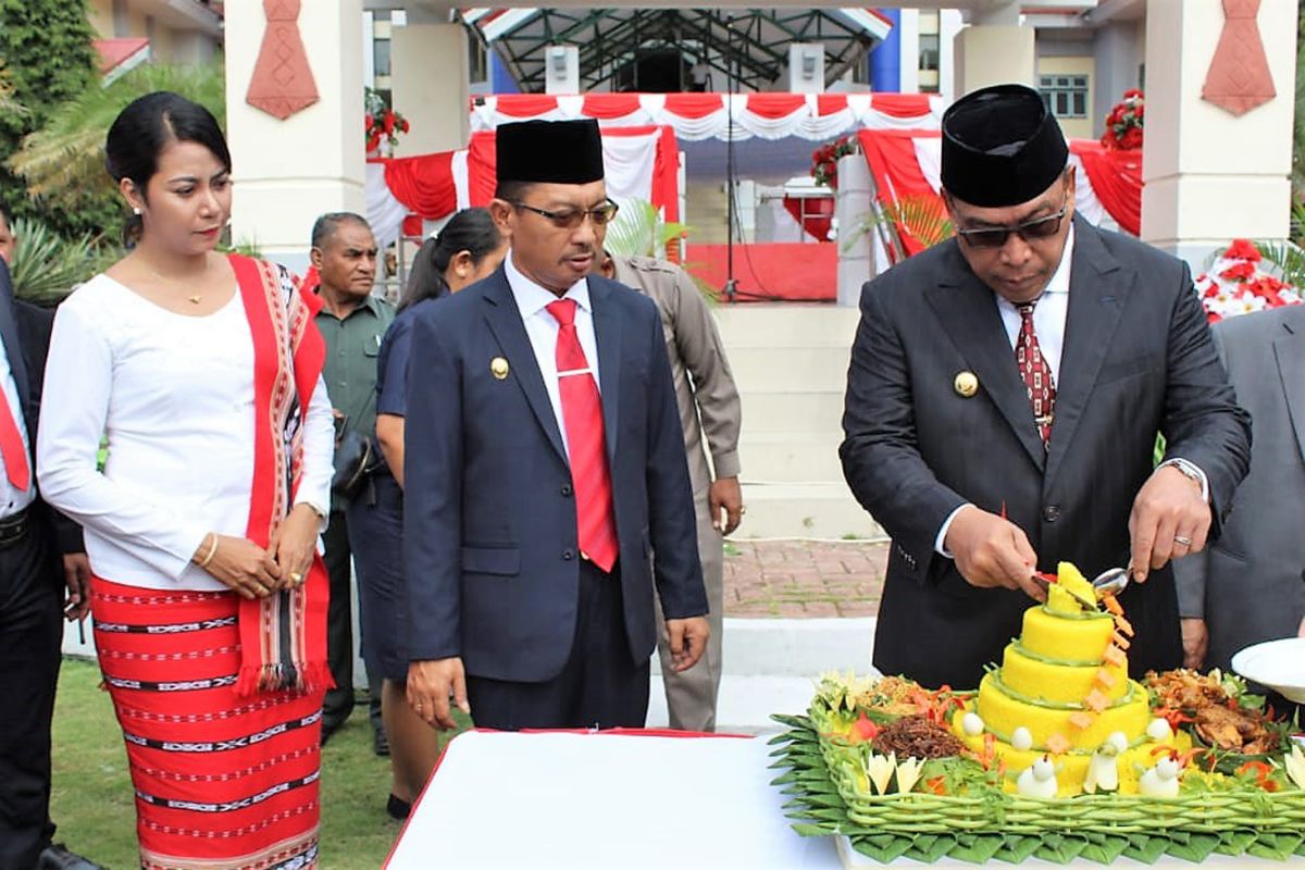 Gubernur Maluku janji angkat  guru honorer sebagai PNS