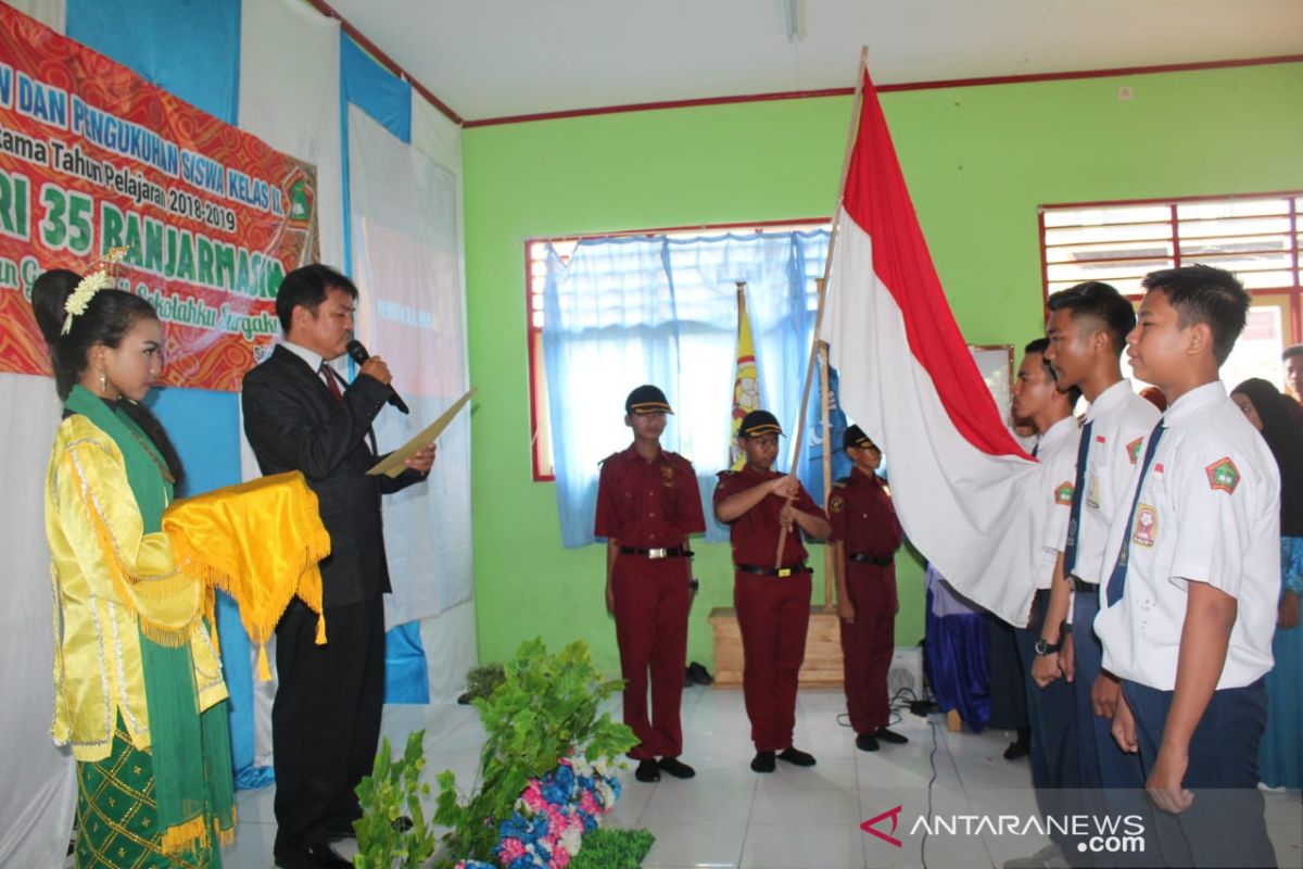 SMPN 35 Banjarmasin luluskan angkatan pertama di momen Hardiknas