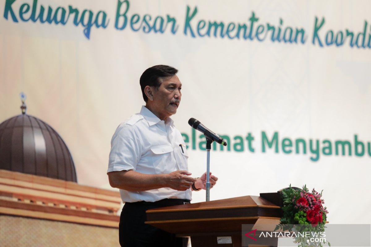 Luhut: hemat impor, Indonesia akan mulai gunakan aspal Buton