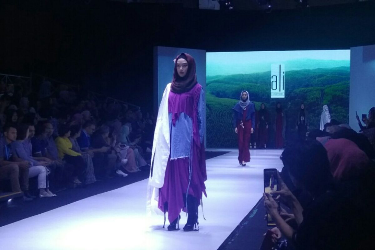 Rancangan berbahan "viscose" dari APR tampil di Muslim Fashion Festival 2019