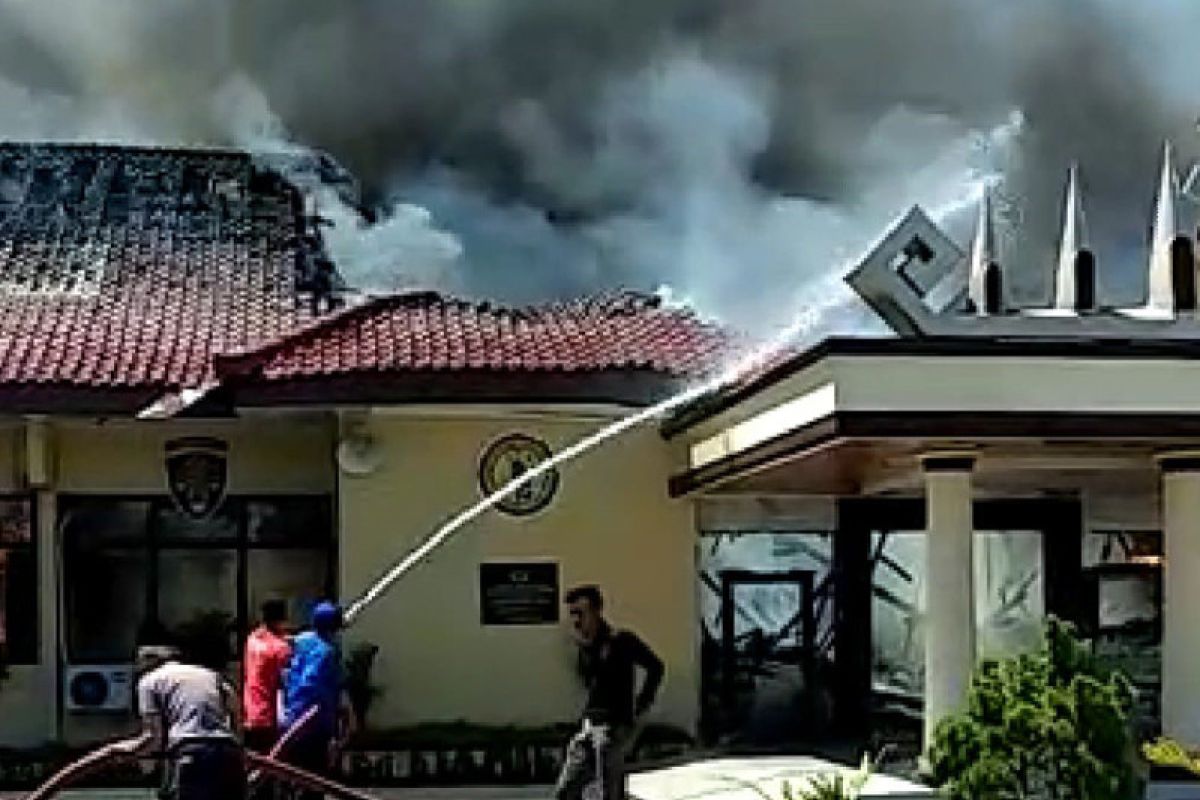 Akibat kebakaran, 53 tahanan Polres Lampung Selatan dipindahkan ke Lapas Kalianda
