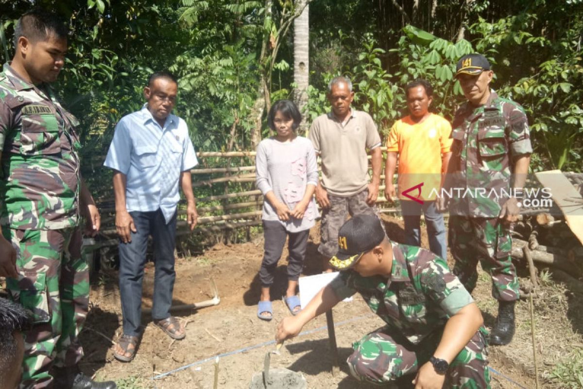 Korem 044/Garuda Dempo bangun jamban untuk masyarakat kurang mampu