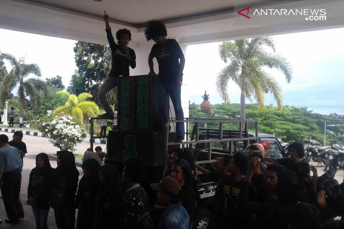 Di Baubau, demo Hari Buruh tuntut UMP diterapkan