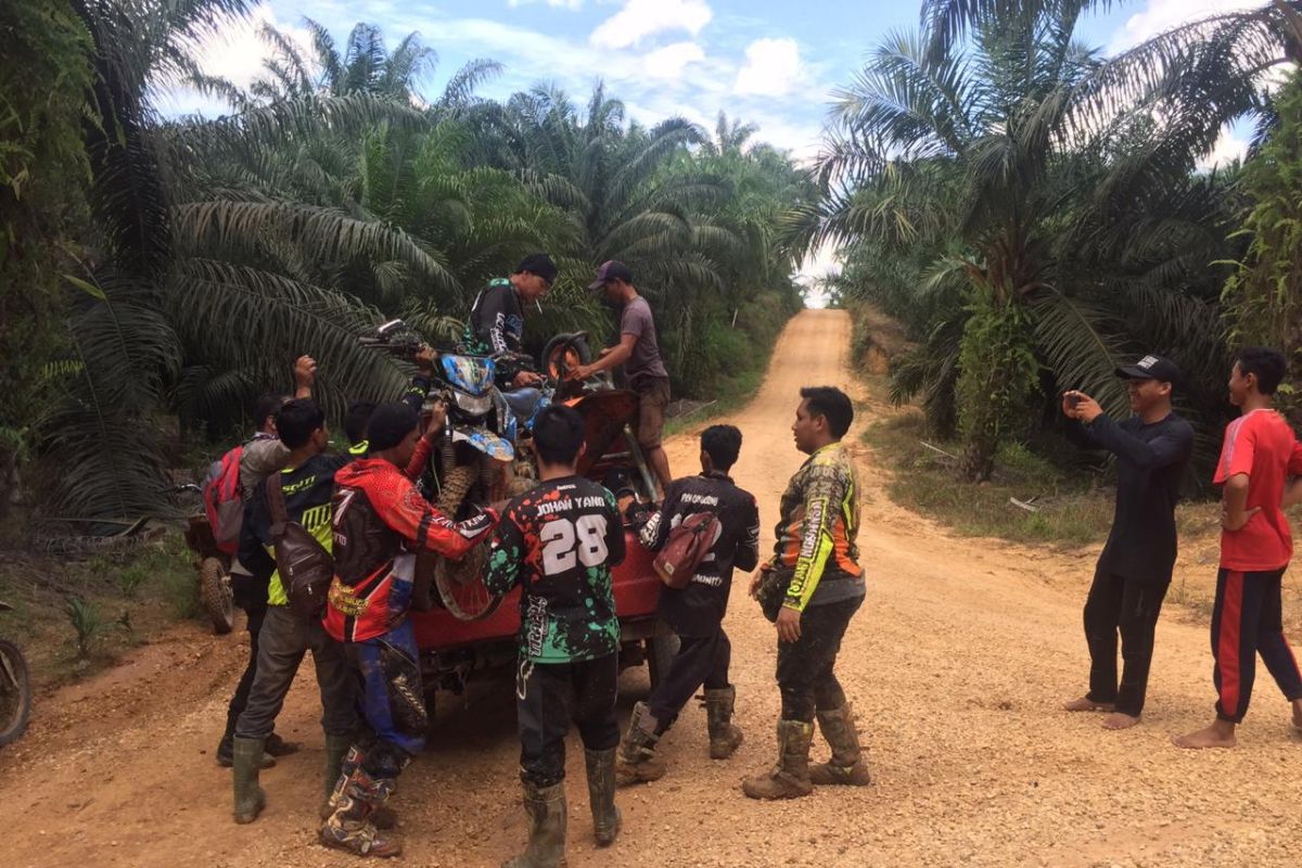 Star Ngerunsa sambangi Trapak Community di Sungai Ayak