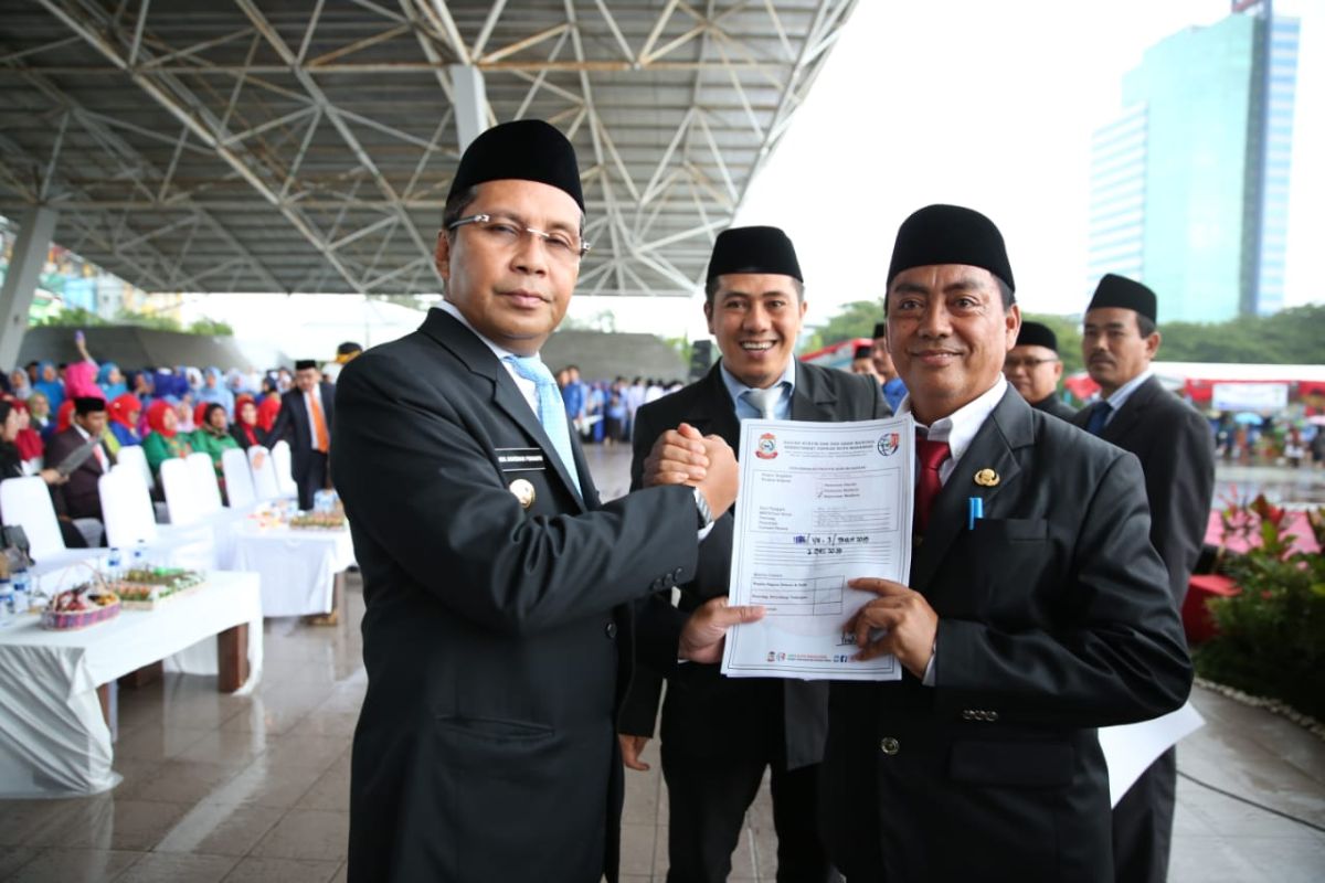 Wali Kota Makassar  luncurkan 10 SMPN baru pada peringatan Hardiknas