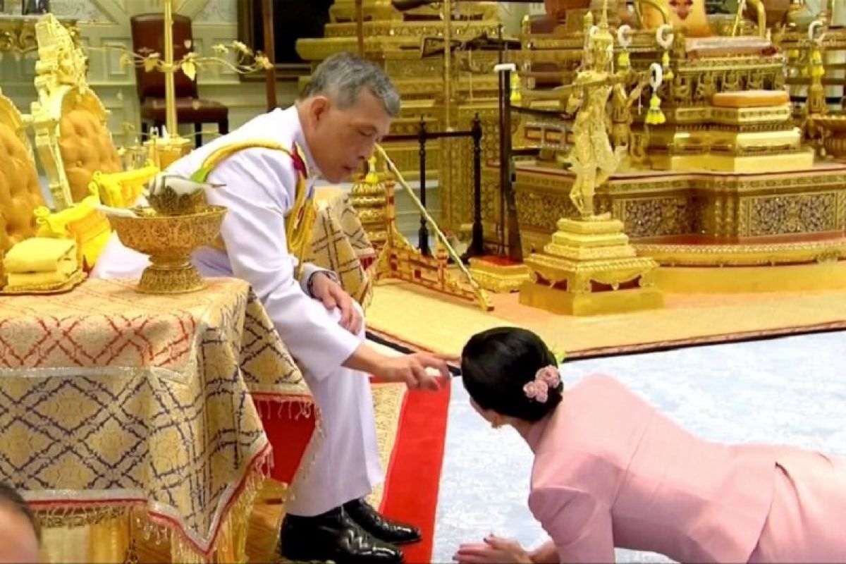 Raja Thailand menikah jelang upacara penobatan