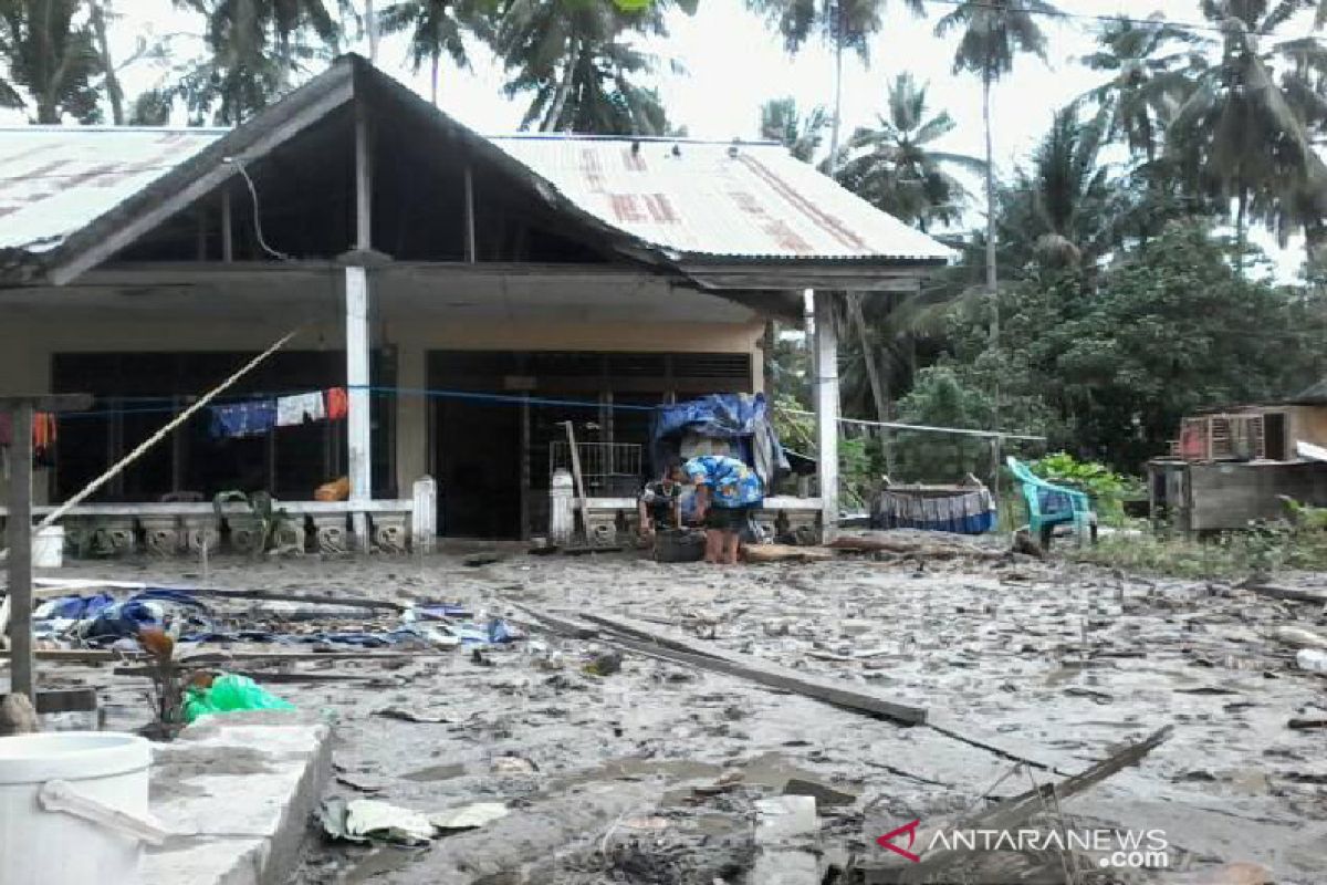 Korban banjir bandang Desa Balongga masih diliputi rasa khawatir