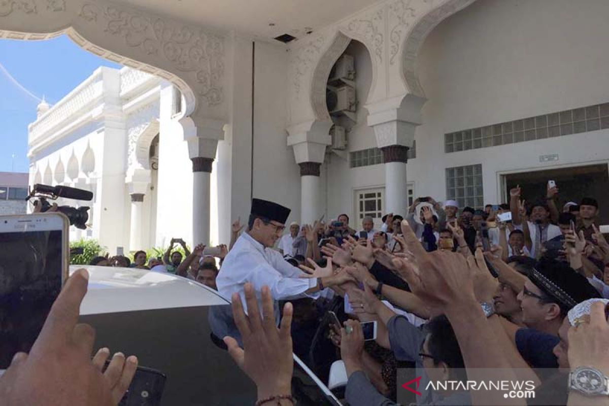 Prabowo-Sandi shalat Jumat di Masjid Raya Baiturrahman