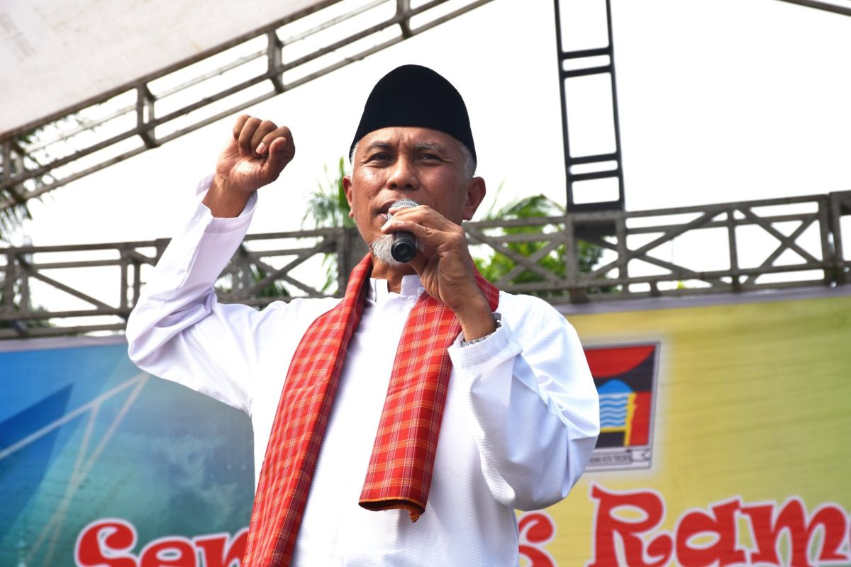 Padang bersihkan masjid dan mushala jelang Ramadhan