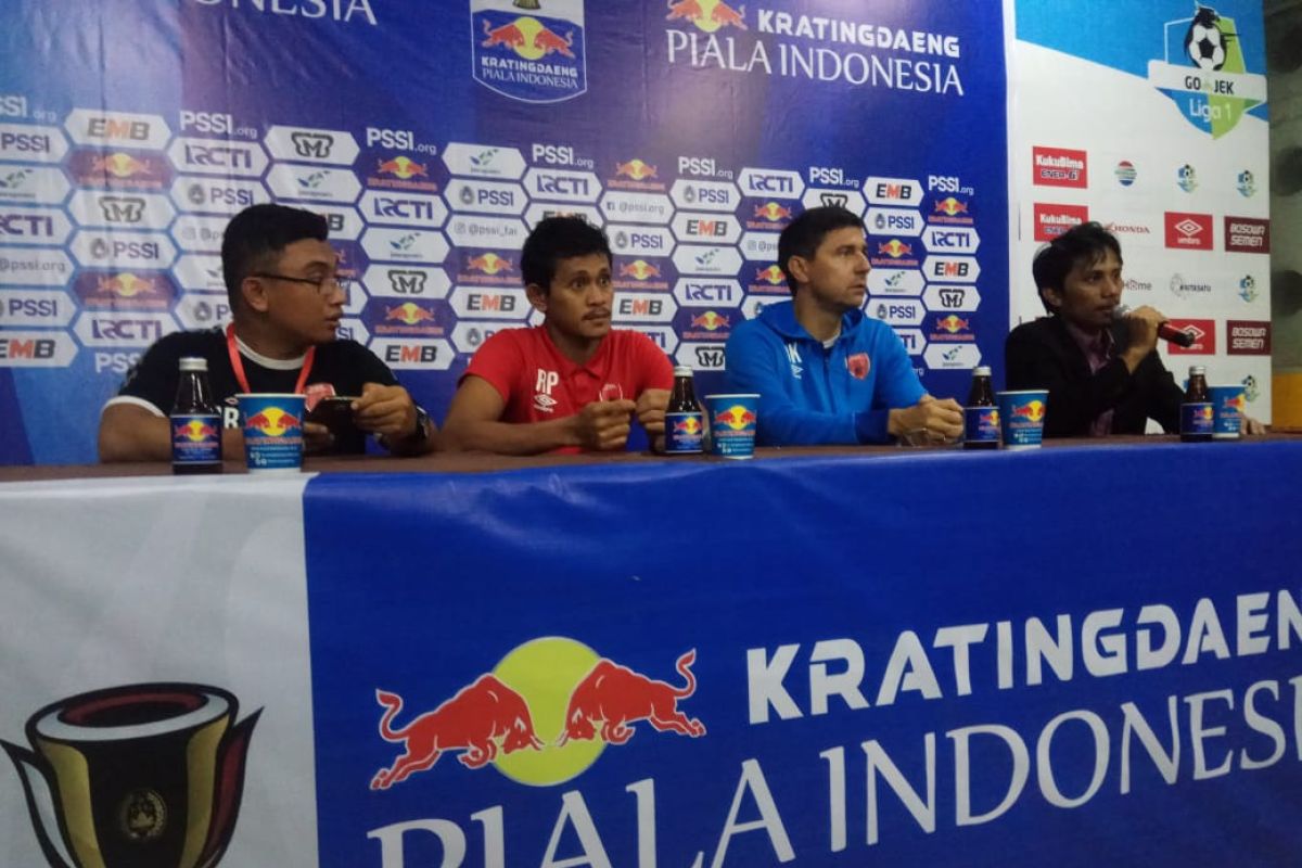 Penyelamatan kiper Rifky Mokodompit kunci PSM lolos ke semifinal