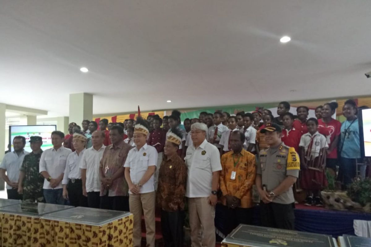 Menteri Jonan: Freeport tanggulangi listrik 8.000 rumah warga Papua