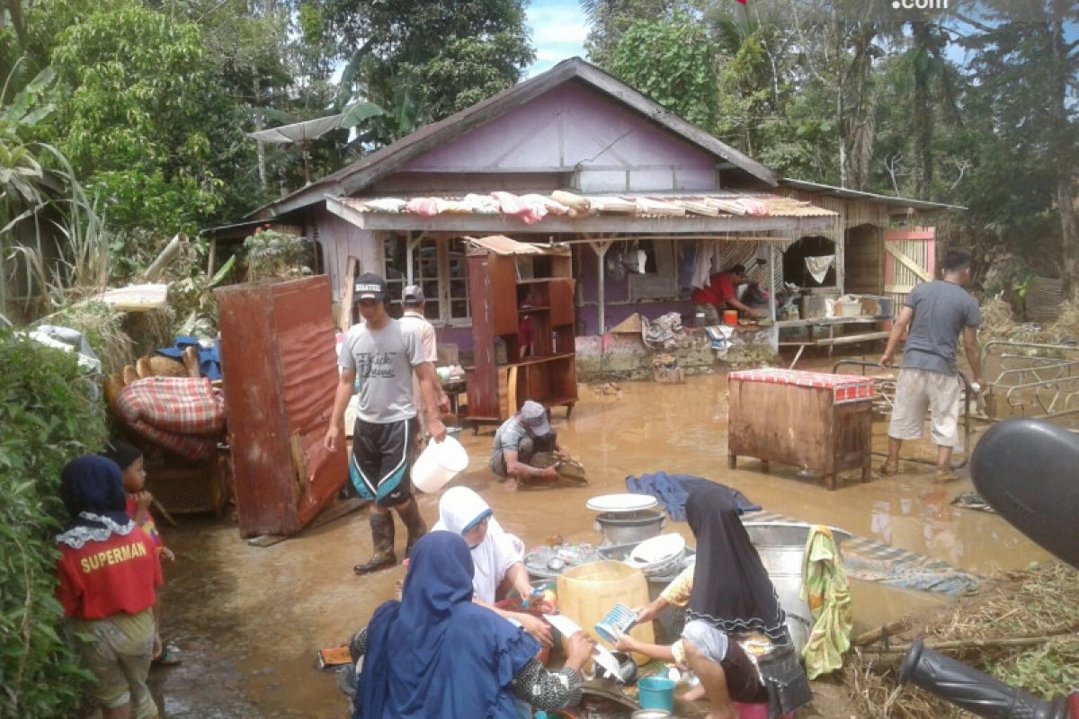 Korban banjir Kepahiang mulai beraktivitas