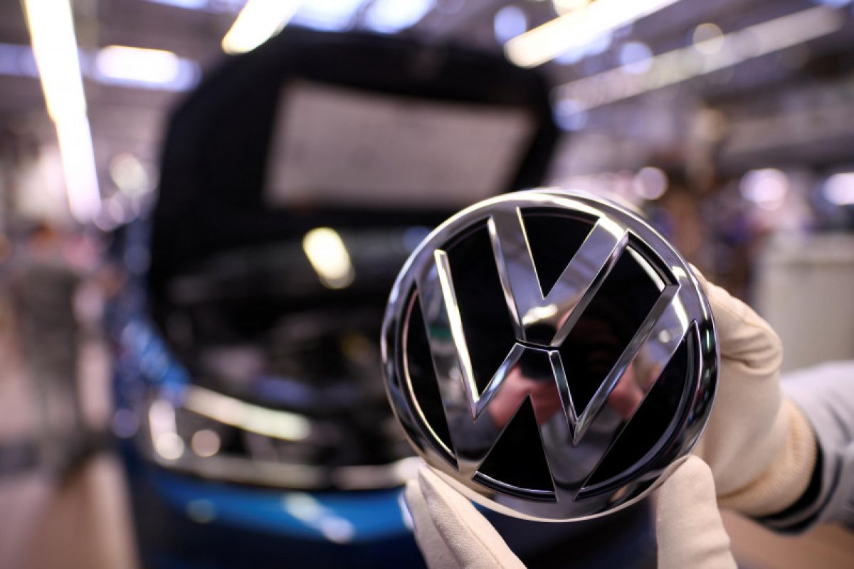 Bursa saham Jerman ditutup melemah, namun saham Volkswagen melonjak