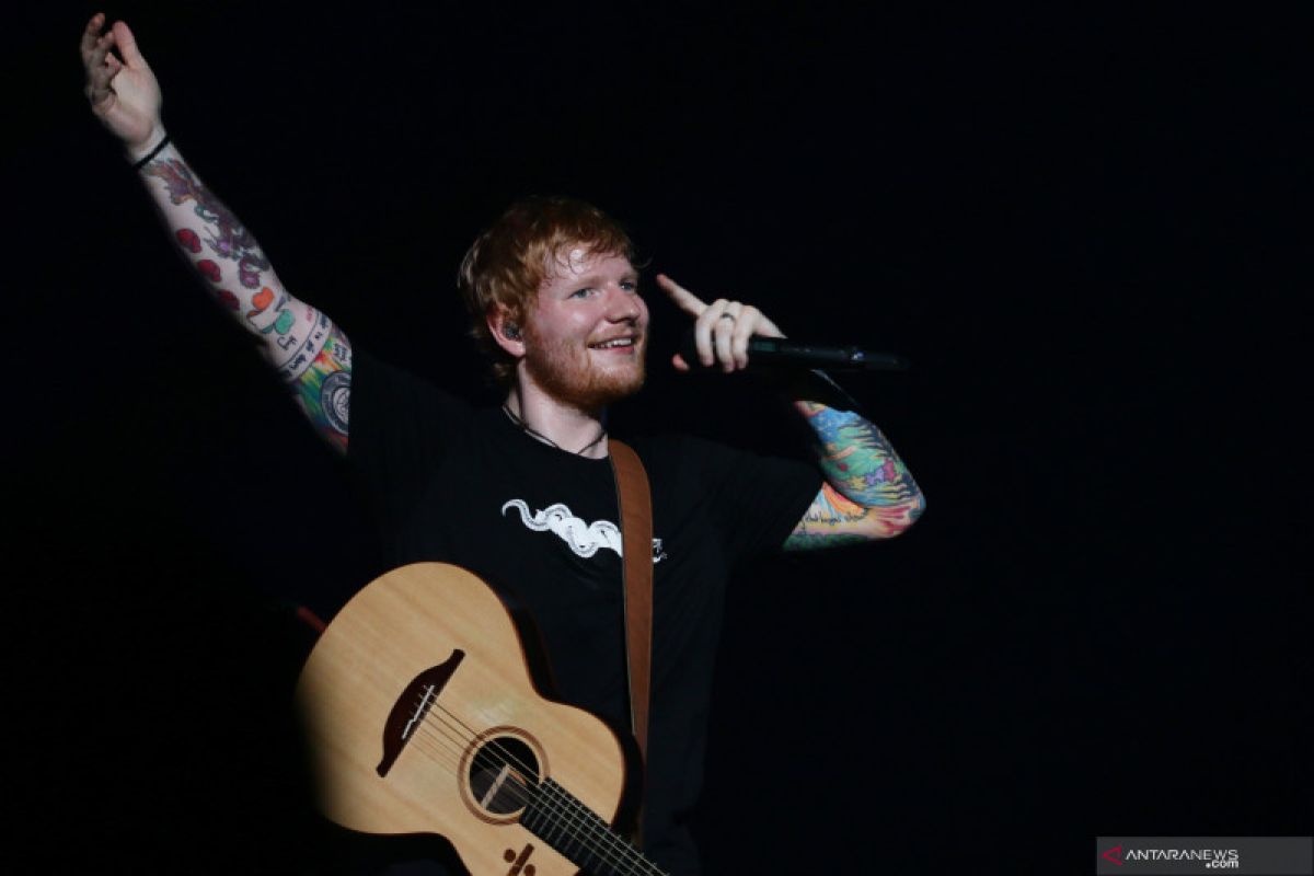 Ed Sheeran bikin penonton berkaraoke massal di GBK