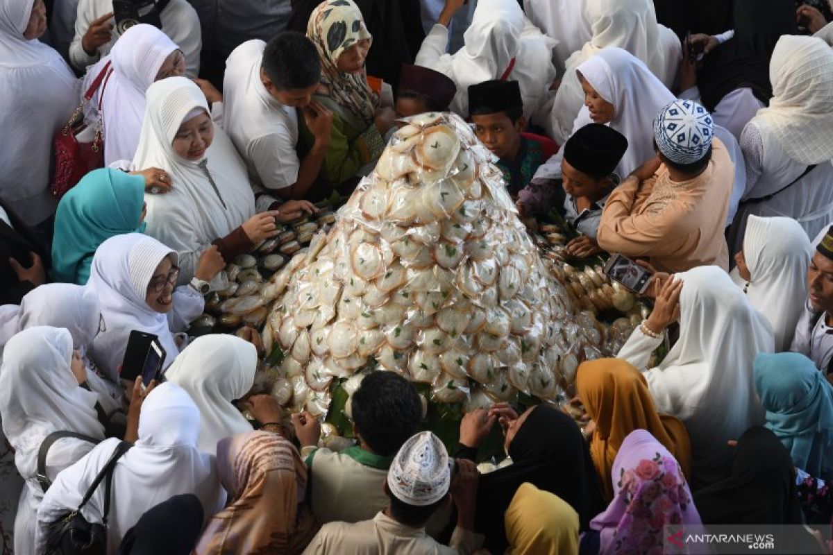 "Megengan Kubro" di Surabaya sajikan 21 ribu apem sambut ramadhan