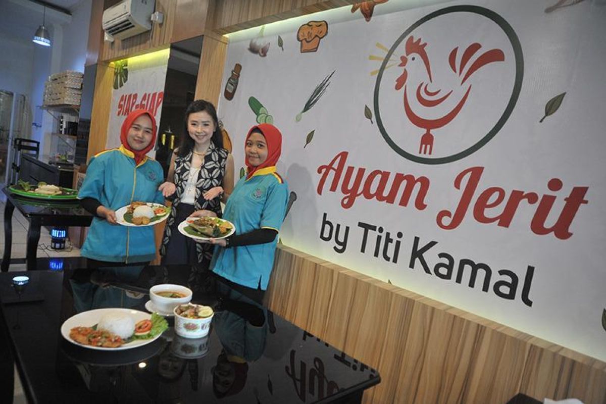 Ayam Jerit milik Titi Kamal ramaikan kuliner Palembang