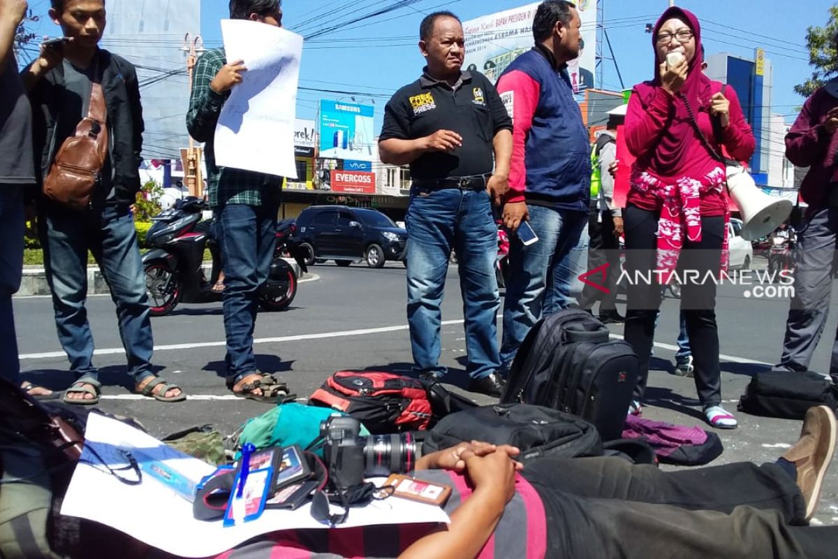 AJI Jember gelar demo peringati Hari Kebebasan Pers