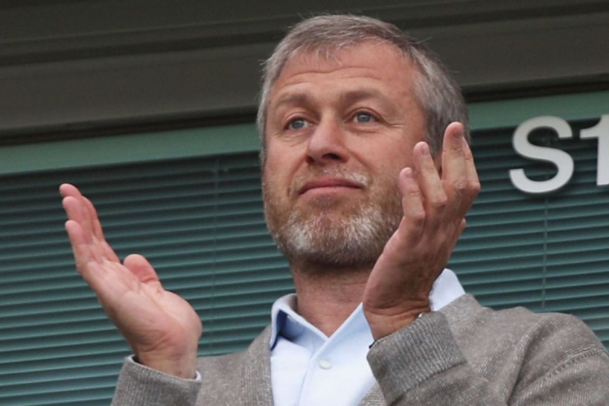 Roman Abramovic tidak jual Chelsea ke pria terkaya Inggris