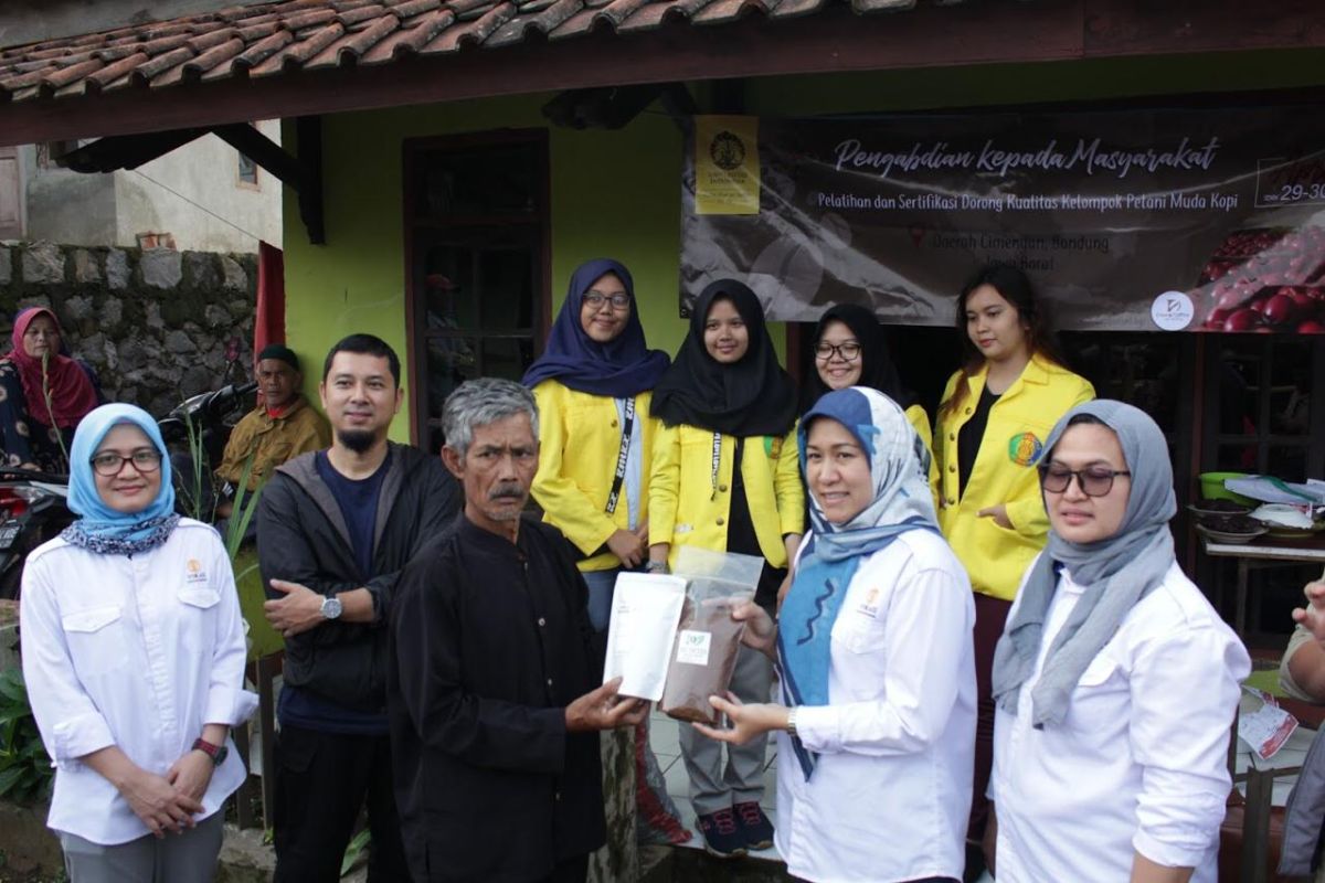 UI beri pelatihan petani muda kopi di Bandung