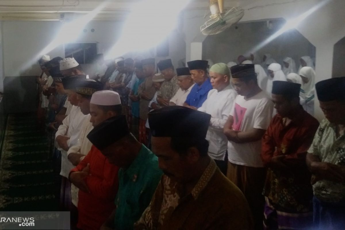 Jamaah Naqshabandiyah Padang  mulai puasa
