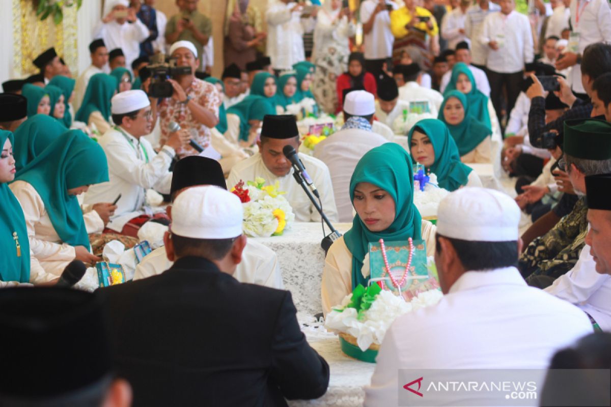 Puluhan pasangan di Banjarmasin nikah massal