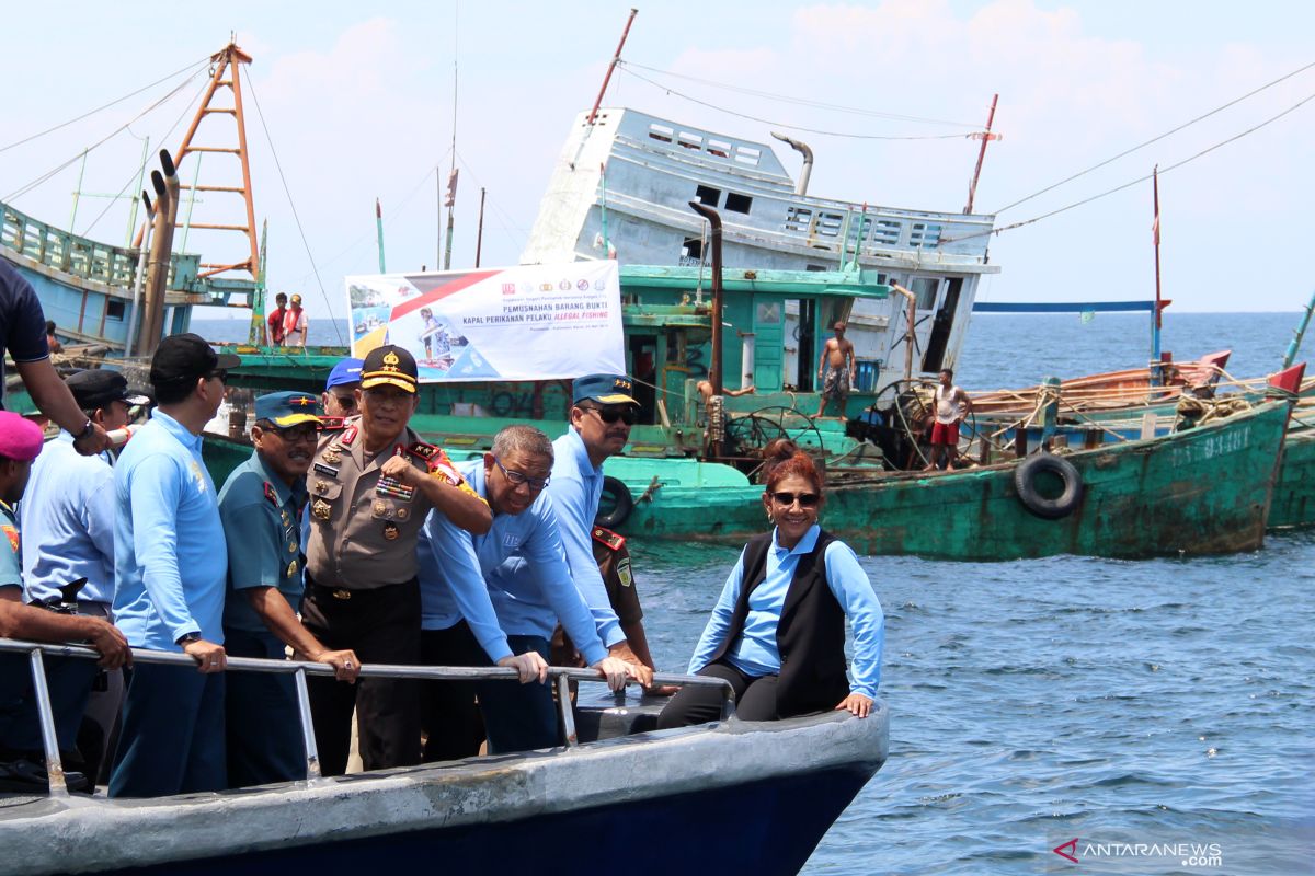 Susi pimpin langsung penenggelaman 26 kapal asing pencuri ikan