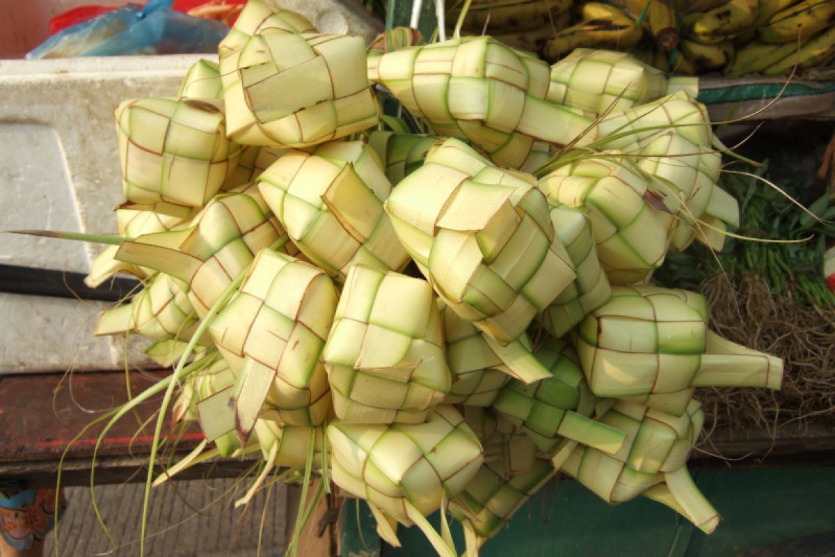 Lipsus-Agar harga opor ayam dan hidangan lebaran tidak melambung