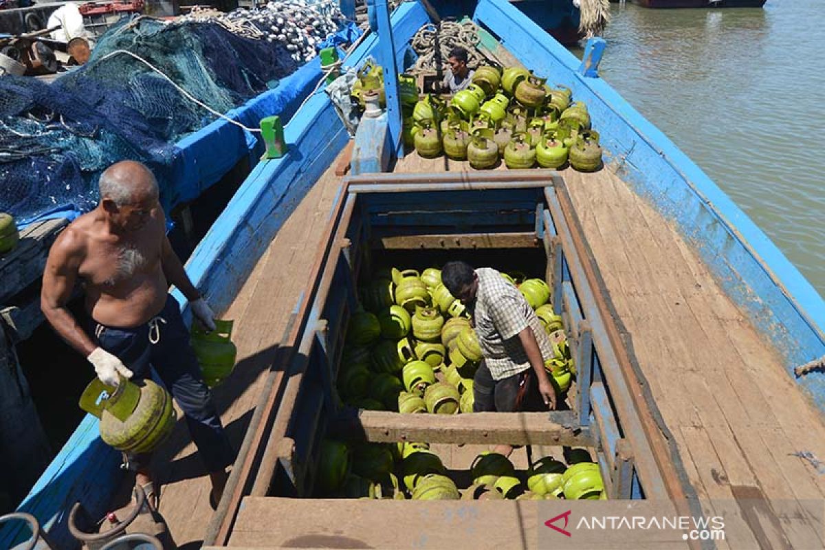 Pengapalan elpiji untuk warga Pulau jelang Ramadhan