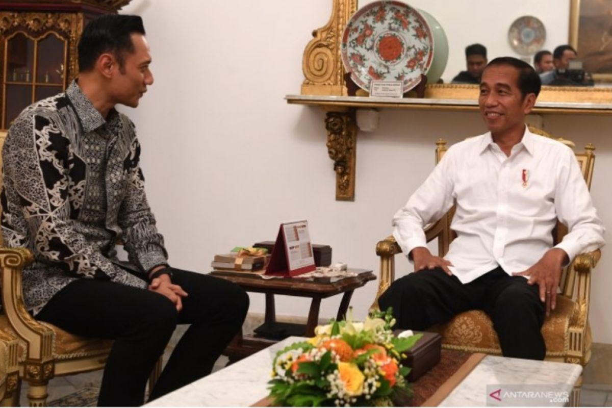 Prabowo-Sandi camp claims AHY does not notify Jokowi meeting