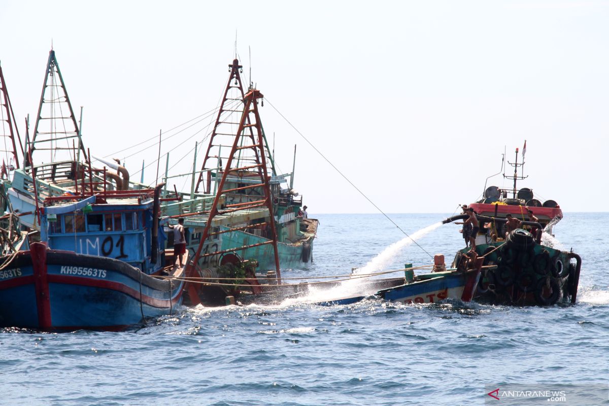 13 kapal nelayan asing ditenggelamkan di perairan Kalbar