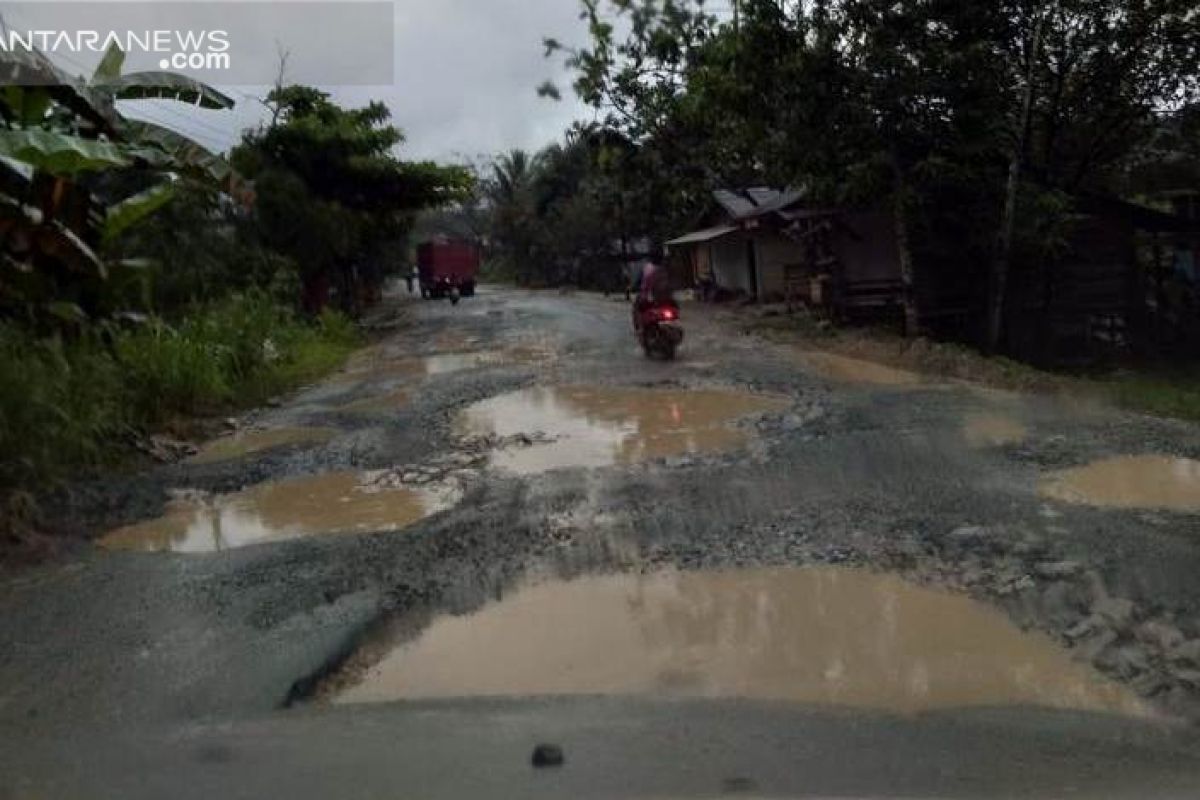 Jalan nasional di wilayah IKN baru masih rusak