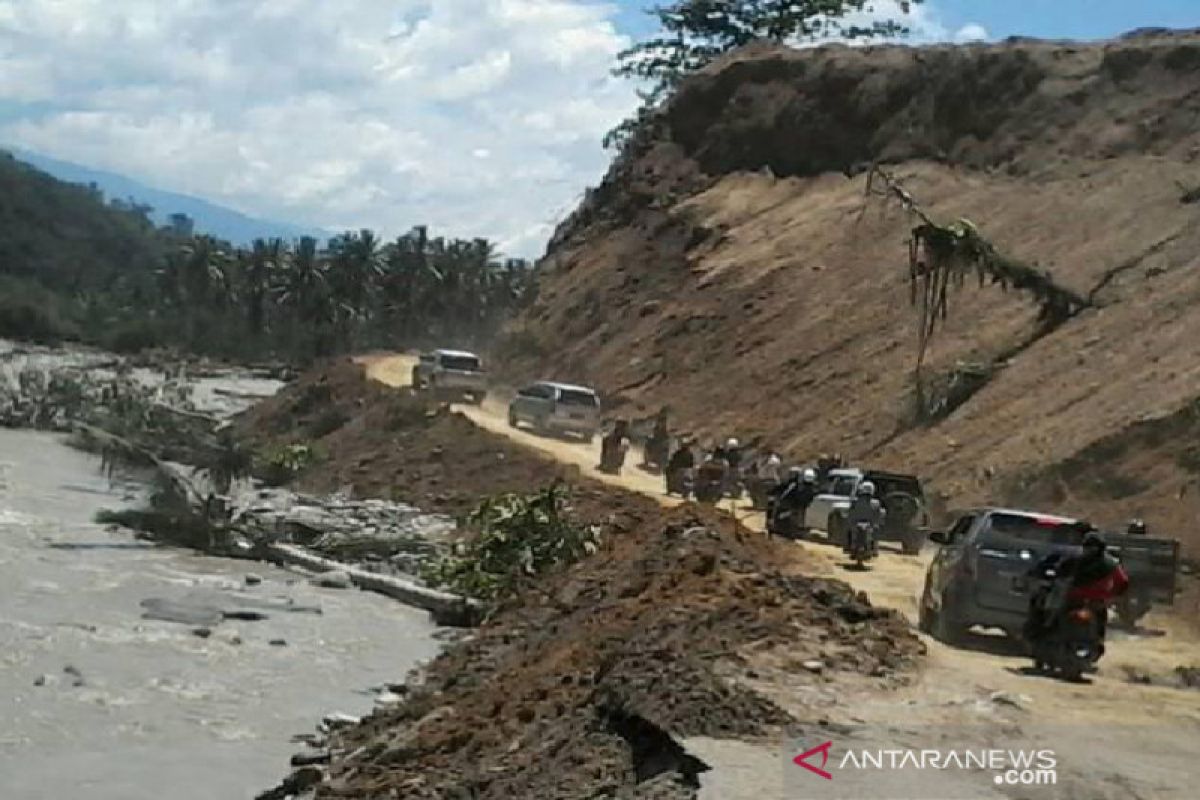 Jalur Palu-Sigi putus akibat banjir sudah normal dilewati kendaraan