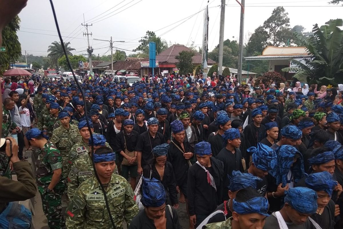 Ribuan warga suku Badui turun gunung demi panggilan tradisi