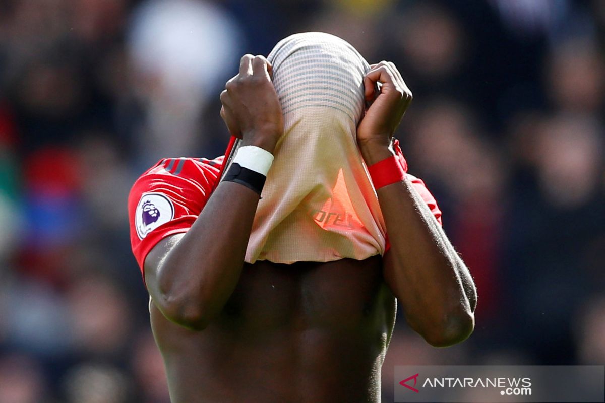 Manchester United tetap pertahankan Paul Pogba