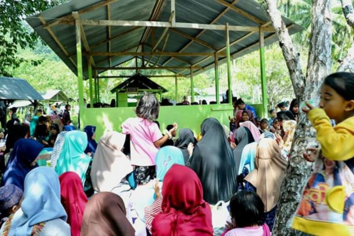 Peziarah padati pekuburan Islam Mamuju jelang Ramadhan