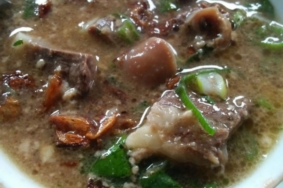 Tradisi makan coto Makassar jelang Ramadhan